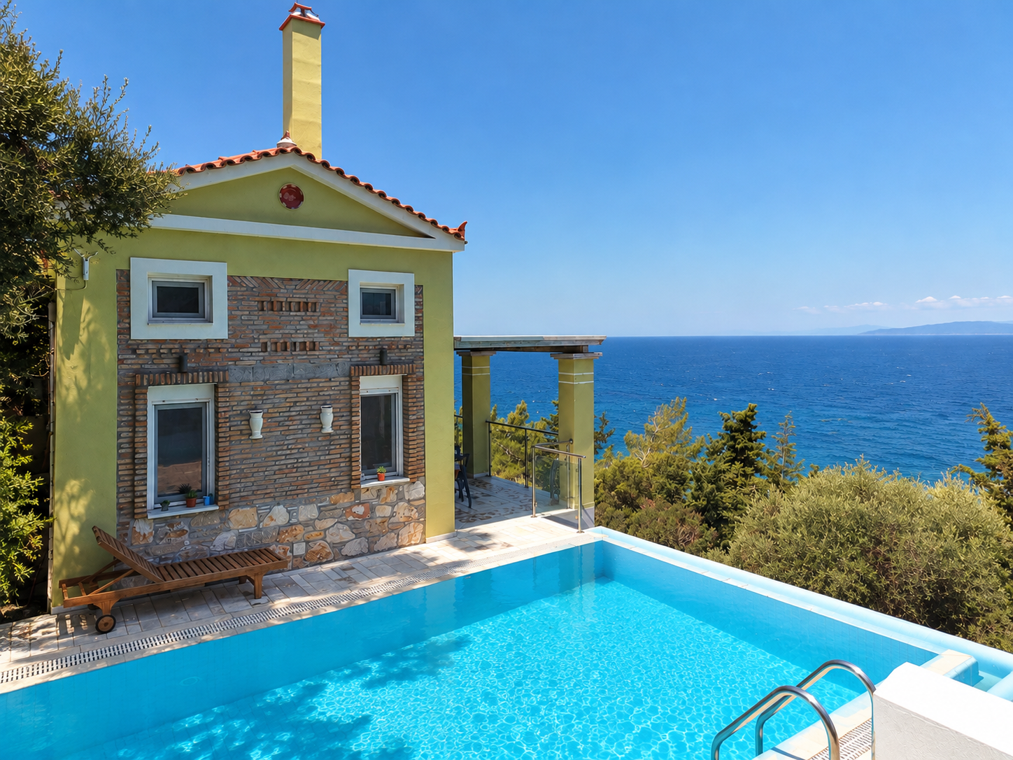 Mediterraneane Villa mit Infinity-Pool Villa Margarete mit Infinity-Pool, überdachter Terrasse und Meerblick